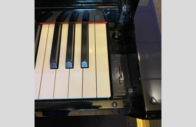Used Yamaha CLP585 Polished Ebony Digital Piano Complete Package - Image 8